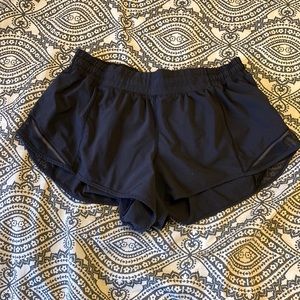 Lululemon Hotty Hot shorts 2.5”